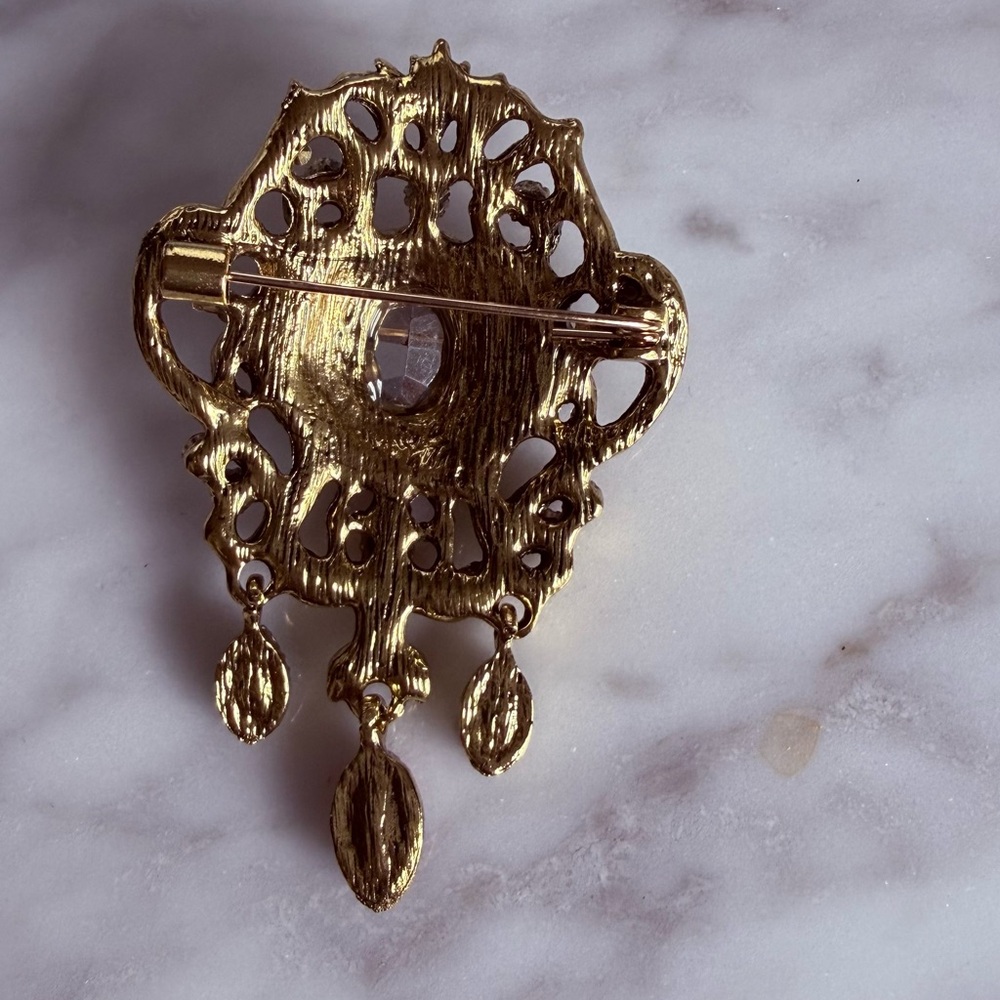 Elegant Red and Green Gemstone Brooch - Picture 3 of 4